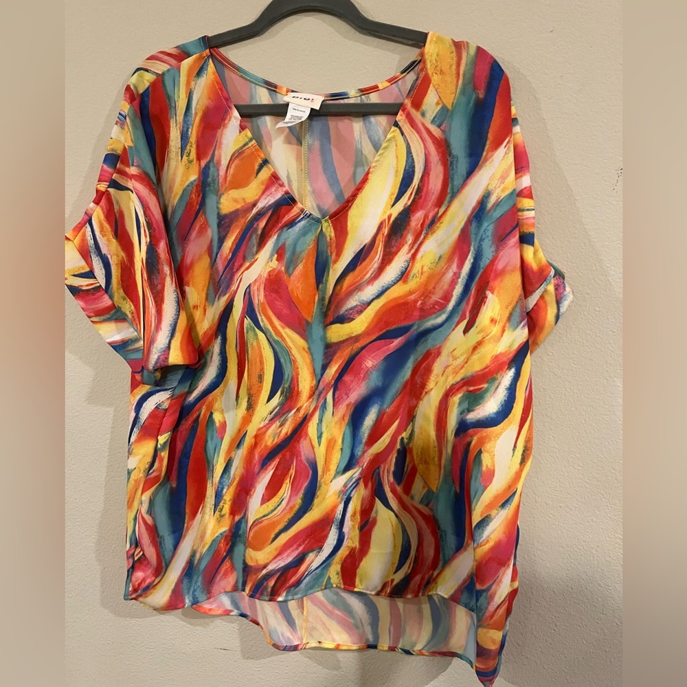 NWOT Woman’s BiBi colorful shirt XL